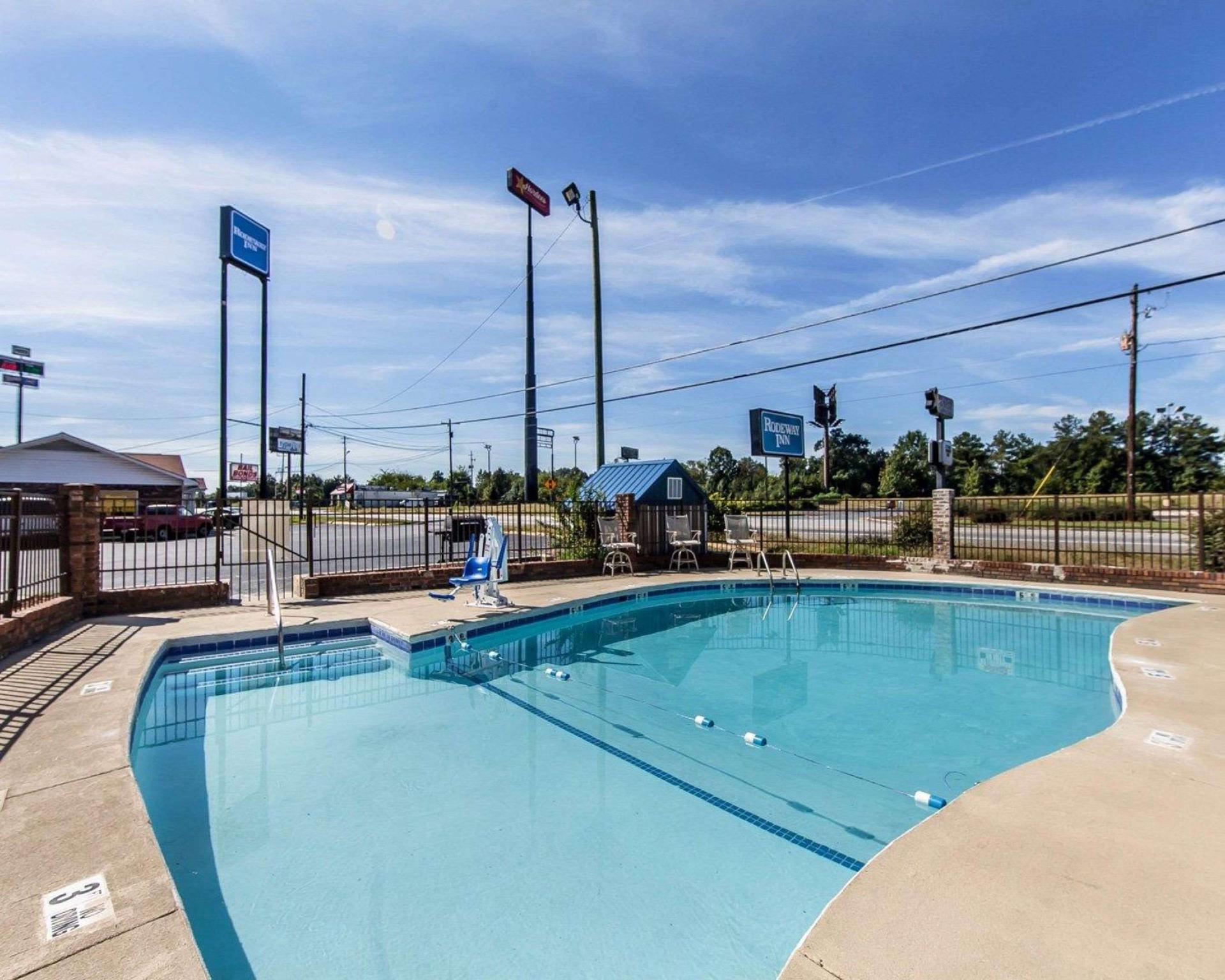 Days Inn By Wyndham Calhoun Ga I-75 And Us-41 Exteriér fotografie