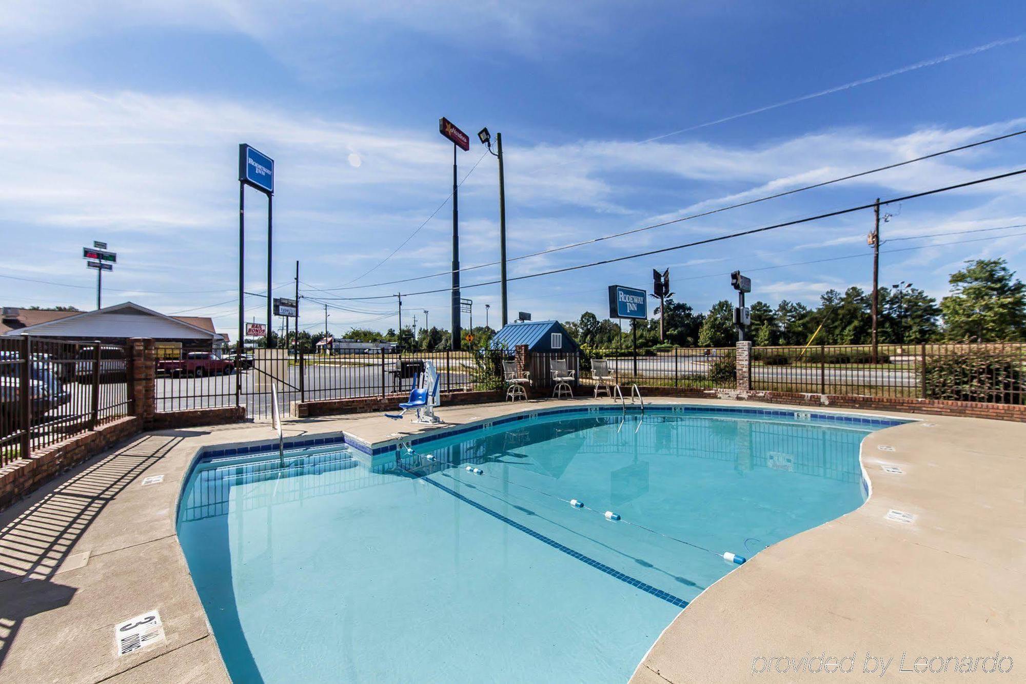 Days Inn By Wyndham Calhoun Ga I-75 And Us-41 Exteriér fotografie