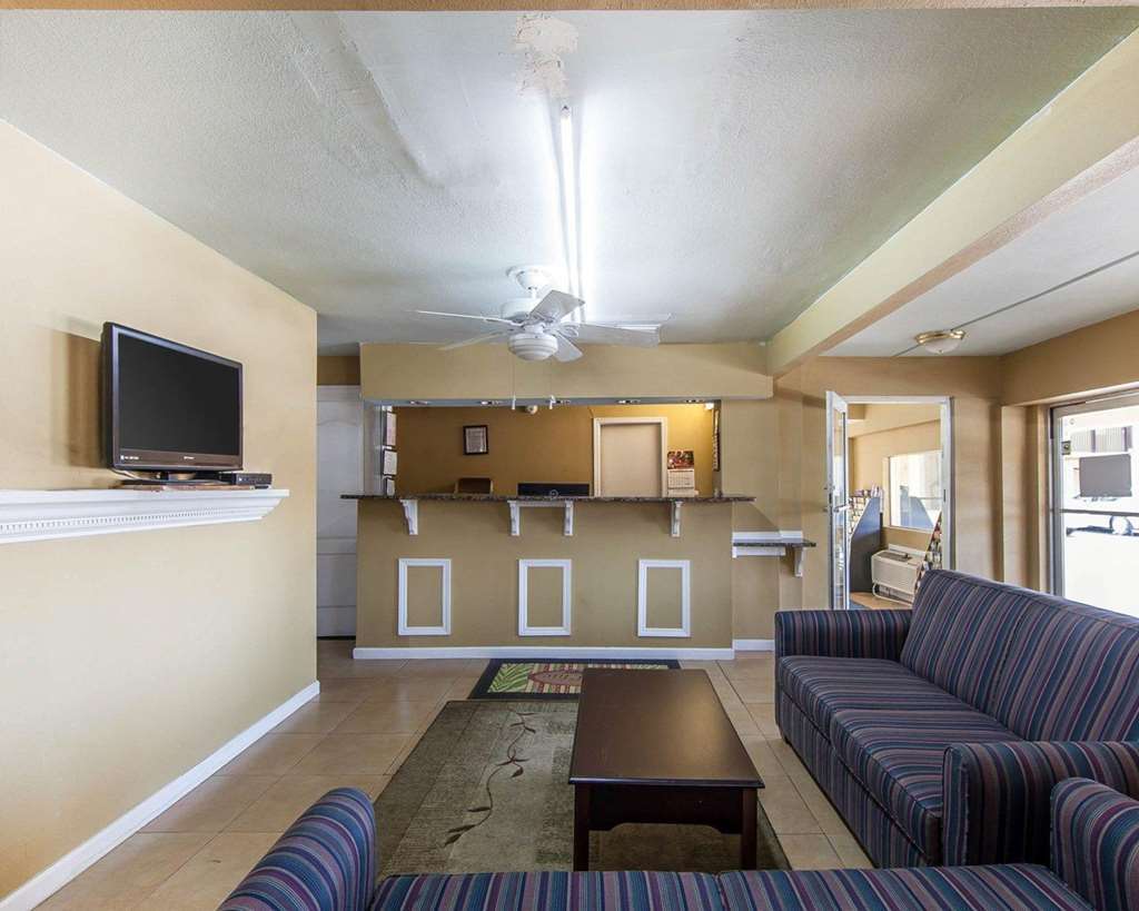 Days Inn By Wyndham Calhoun Ga I-75 And Us-41 Interiér fotografie