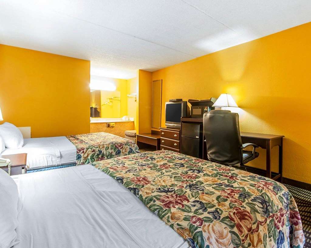 Days Inn By Wyndham Calhoun Ga I-75 And Us-41 Pokoj fotografie